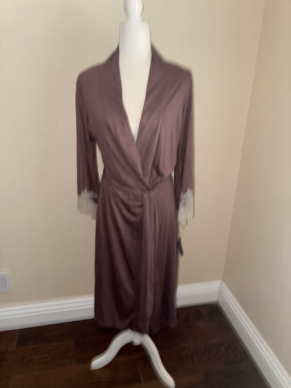 Natori Shangri La Robe Small New Taupe Cream Lace